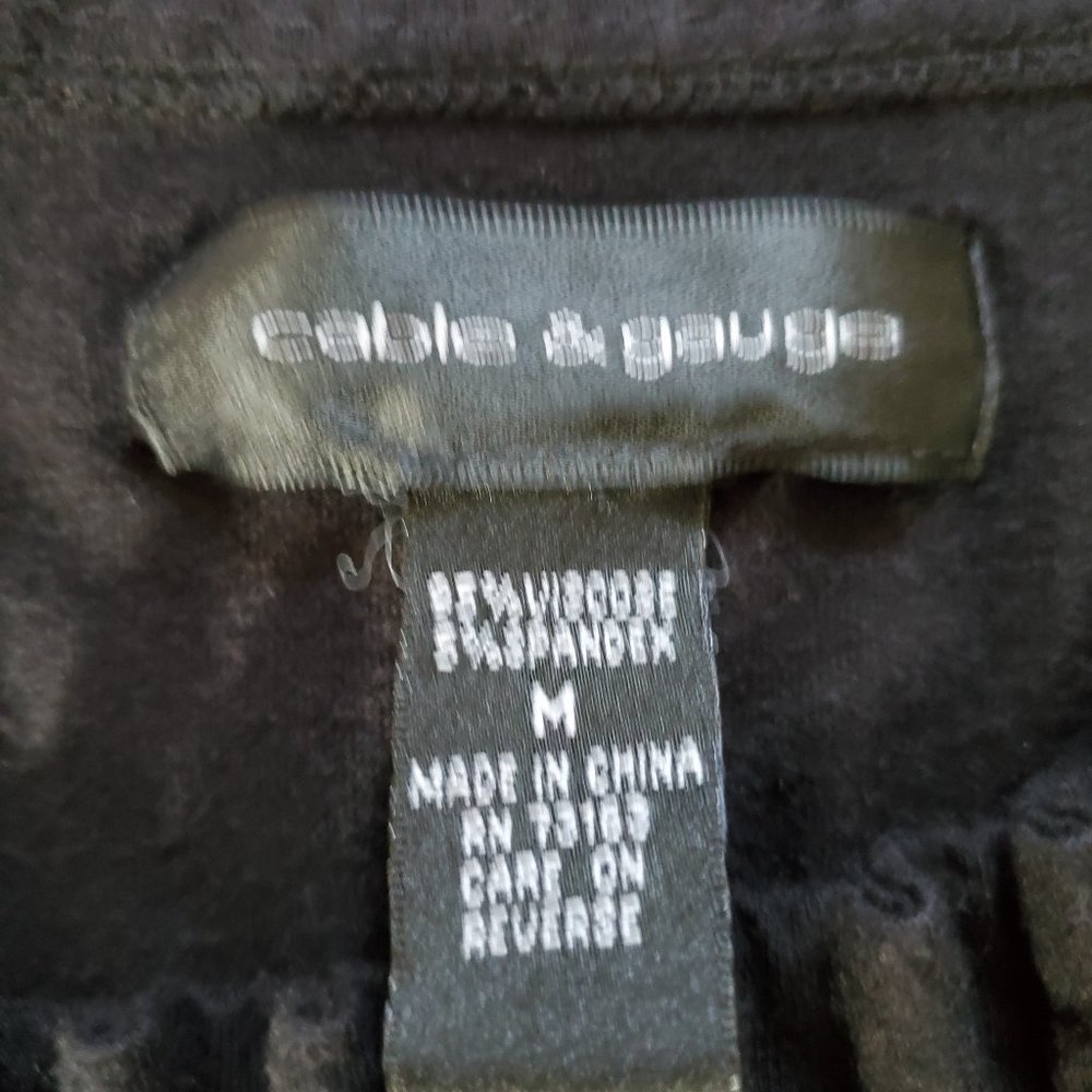 Cable & Gauge Cap Sleeve Black Top - Picture 3 of 4